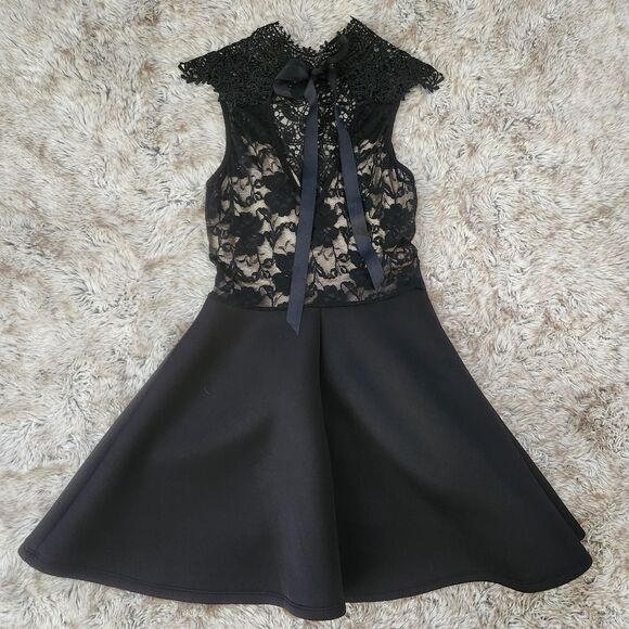 Windsor Charismatic in Crochet Skater Dress Black Size XS - Picture 9 of 13